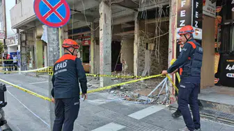 Adıyaman’da ağır hasarlı binadan sesler geldi, ekipler harekete geçti
