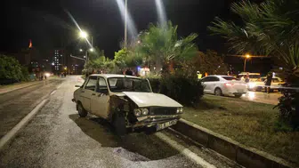Adana'da şiddetli yağış nedeniyle otomobil sulama kanalına düştü: 2 yaralı