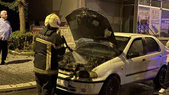 Kayseri'de kontağa basılan otomobil alev alev yandı