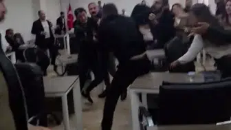 Silopi Belediyesi meclis toplantısında başkan yardımcısına saldırı