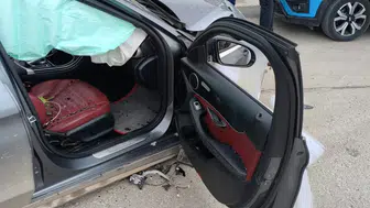 Gaziantep’te kontrolden çıkan araç elektrik direğine çarptı: 1 yaralı