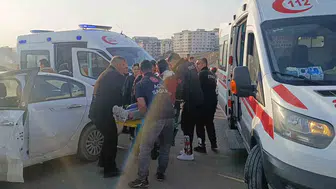 Siirt'te otomobil ile motosiklet çarpıştı: Kavşaktaki kazada 2 kişi yaralandı