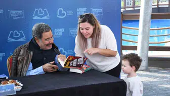 Balıkesir Kitap Fuarı'nda edebiyat dolu günler: Binlerce okur imza ve söyleşilere katıldı