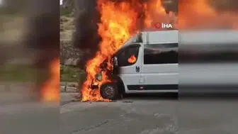 Afyonkarahisar'da minibüs yangını sonucu araç kullanılamaz hale geldi