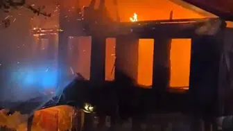 Bolu'da yıldırım düşen ev alev alev yandı