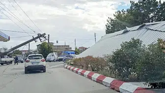 Edirne'nin Havsa ilçesinde şiddetli rüzgar çatıyı uçurdu