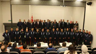 Erzurum'da Cumhuriyet'e uzanan tarihi sürecin anlatıldığı konferans düzenlendi
