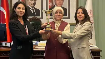 Düzce'de masa tenisi şampiyonluğu öğretmenlerin oldu