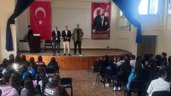 Bodrum'da öğrenciler matematikçi yazar Mehmet Karayiğit ile buluştu