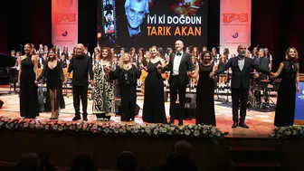 Tarık Akan doğum gününde sanatçı dostlarının katılımıyla anıldı