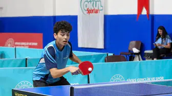 Sivas’ta genç raketler, masa tenisi şampiyonluğu için mücadele etti