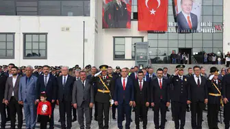 Iğdır'da 29 Ekim Cumhuriyet Bayramı kutlamaları çelenk töreniyle başladı