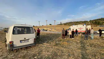 Karaman'da otomobille çarpışan minibüs refüje savruldu: 1 yaralı
