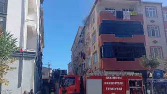 Gelibolu'da apartmanın 4'üncü katında yangın paniği yaşandı