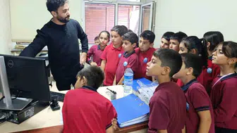 Minik öğrenciler emniyet ve nüfus müdürlüğünü ziyaret etti