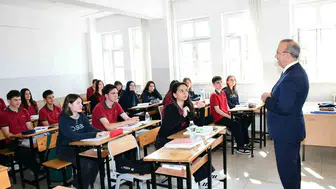 Eskişehir İl Milli Eğitim Müdürü Sinan Aydın, öğretmen ve öğrencilerle buluştu