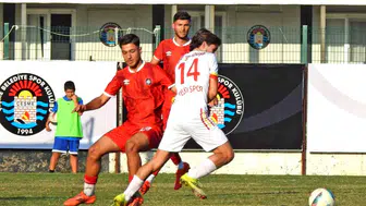 Çeşme Belediyespor sahasında Yelkispor'a penaltı golüyle mağlup oldu