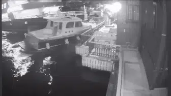 Derin Mermerci’nin yalısına yolcu vapuru çarptı, o anlar kamerada