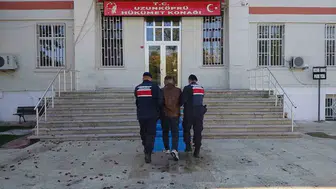 Edirne'de 23 düzensiz göçmen yakalandı: Kaçakçılık şüphelisi tutuklandı