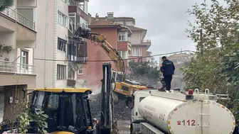 Zonguldak'ta tahliye edilen 5 katlı binanın kontrollü yıkımı başladı