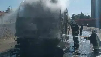 Afyonkarahisar'da alevlere teslim olan boş yakıt tankeri küle döndü