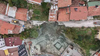 Tokat’ta inşaat alanının yanındaki yol çöktü, apartman boşaltıldı
