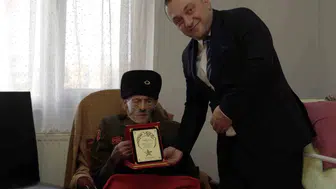 Trabzon'da 103 yaşındaki Kore gazisi Pirağa Uzun'a Cumhuriyet Bayramı ziyareti