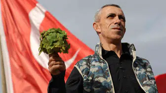 Elazığlı öğretmen kiraladığı dağlık araziyi aromatik bitki bahçesine çevirdi