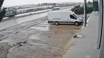 Antalya'da midibüs kazası: 17 yaralı ve kamera görüntüleri ortaya çıktı
