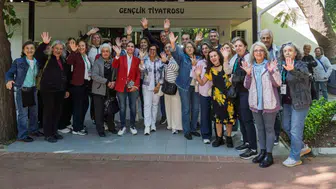 İzmir'de 3'üncü Yaş Üniversitesi'nde son dönem zili çaldı: 154 öğrenci kep atmaya hazırlanıyor
