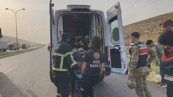 Cilvegözü Sınır Kapısı'nda tır zeytin bahçesine devrildi: 1 yaralı