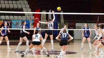 Kayseri Atletikspor voleybol takımı, ilk mağlubiyetini aldı