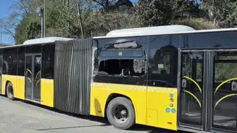 Sultangazi'de İETT otobüsü istinat duvarına çarptı, 4 yaralı