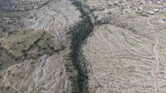 Aksaray'daki Manastır Vadisi kaya oyma mekanları ve doğal dokusuyla ziyaretçilerini ağırlıyor