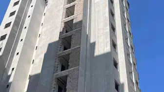 Adana’da 11. katta mahsur kalan işçiler kurtarıldı