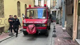 Beyoğlu'nda 3 katlı binada yangın paniği yaşandı