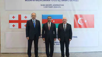 Azerbaycan, Gürcistan ve Türkiye savunma bakanları Şuşa’da toplandı
