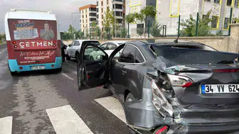 Diyarbakır'da halk otobüsü ile otomobil çarpıştı: 4 yaralı