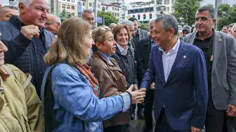 Özgür Özel, sel ve heyelan bölgesinde esnafı ziyaret etti