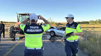 Edirne’de traktör ile otomobil çarpıştı: 1 yaralı
