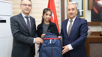 Karabüklü ortaokul öğrencisi Buğlem Batur resim yarışmasında Türkiye birincisi oldu