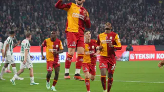 Galatasaray deplasmanda Konyaspor'u 4 golle geçerek zirvedeki yerini korudu