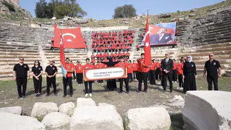 Osmaniye'de 103 öğrenci Cumhuriyet coşkusunu Kastabala Antik Kenti'nde yaşadı