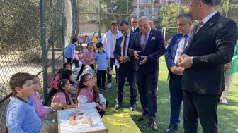 Manisa İl Milli Eğitim Müdürü Uğurelli minik girişimcilere destek verdi