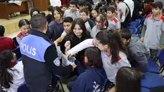 Kastamonu'da polis ekiplerinden 1 bin 140 öğrenciye siber güvenlik ve akran zorbalığı eğitimi