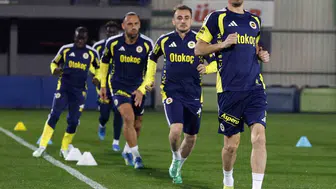 Fenerbahçe, Galatasaray derbisi hazırlıklarını tamamlayarak kampa girdi