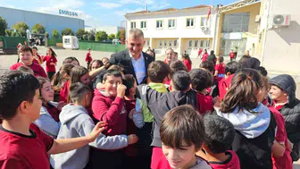 Gölcük'te yıkım kararı verilen okul için 4 sınıflı prefabrik yapı kuruldu