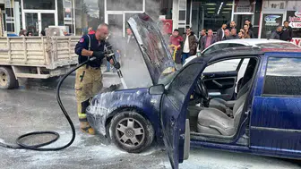 Karaman'da seyir halindeki otomobil alev aldı