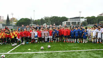 Yunusemre'de 29 Ekim coşkusu miniklerin futbol turnuvasıyla kutlandı