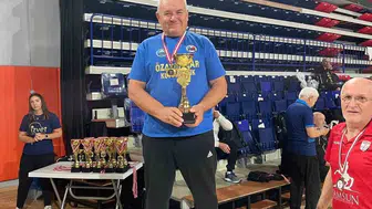 Söke Belediyespor’un antrenörü Servet Aydın, uluslararası şampiyon oldu
